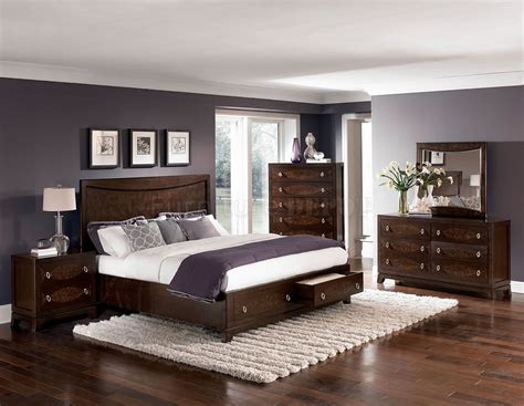 Warm Brown Cherry Finish Traditional Bedroom Wstorage Footboard