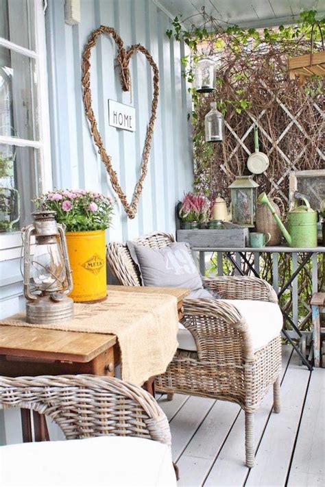 18 Magnificent Shabby Chic Porch Designs That Are Too Cute To Pass Up