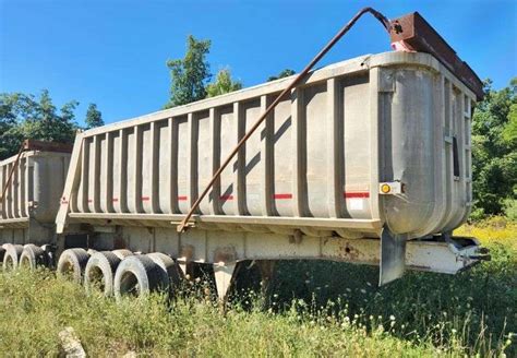 1986 fruehauf train includes a 24 and a 19 pup have liners and