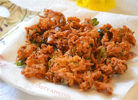 How To Make Crispy Onion Pakora At Home Kanda Bhajia Step By Step