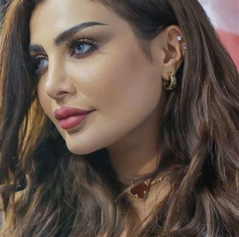 أثارت الفنانة الكويتية أمل العوضي الجدل بين متابعيها على مواقع التواصل الاجتماعي بعد نشرها صورة جديدة لها على صفحتها عبر انستغرام، وأطلت العوضي على جمهورها. احدث صور امل العوضي على انستكرام 2017 - هاشتاك نت