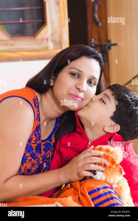 Madre E Hijo Amante De India Fotografía De Stock Alamy