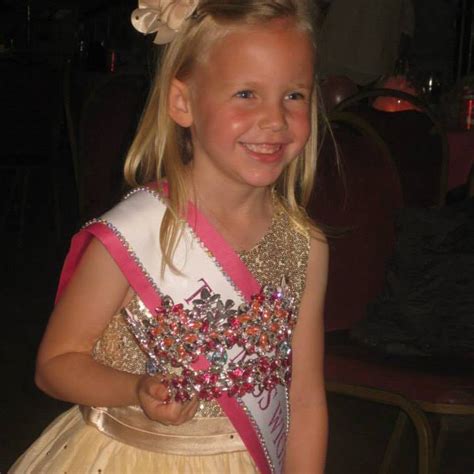 Izabel Wilde Miss Tiny Wigan Beauty 2015 Finalist