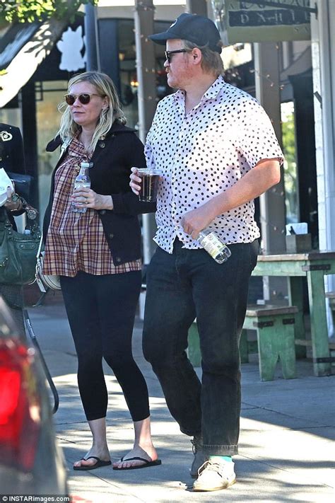 Kirsten dunst is pregnant with baby number two! Kirsten Dunst drapes baby bump in red dress as she runs ...