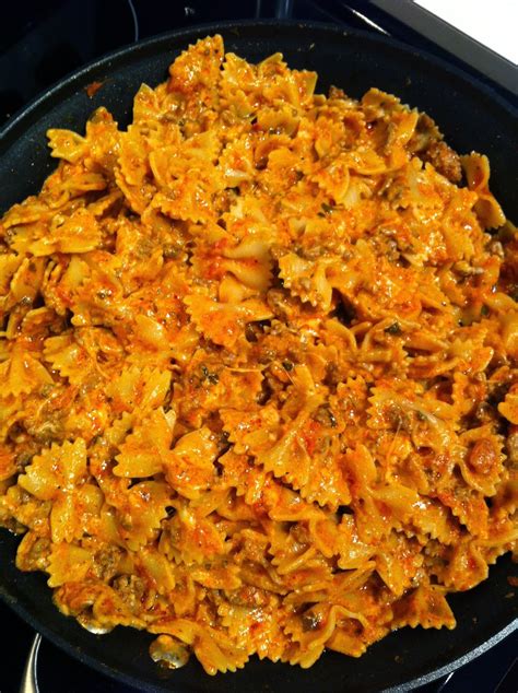 Skillet chicken lasagna recipe : Katie Cooks Dinner: PIONEER WOMAN BOWTIE LASAGNA