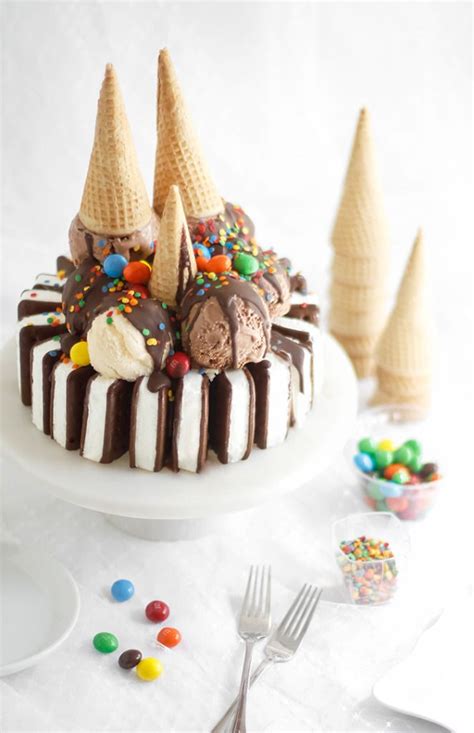 Chocolate birthday cake design, kids are crazy about spongy cakes, especially that are filled with luscious chocolate flavors, molten chocolates, brownies, whipped creams, and chocolate desserts. 8 cool birthday party cake ideas for tweens and teens