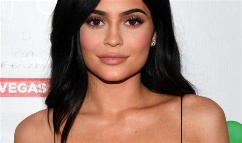 Kylie Jenner Just Shared Her First Selfies With 7 Week Old Baby Stormi