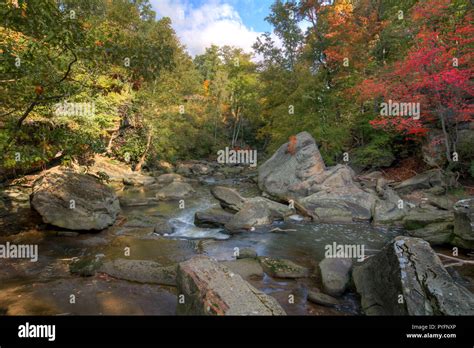 The Rocky River In Berea Ohio During Peak Fall Colors Stock Photo Alamy