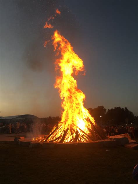 Saf Club Constructs Csu Homecoming Bonfire Warner College Of Natural