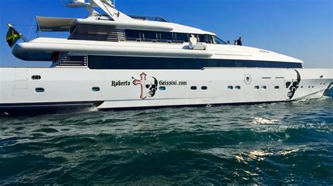 She was designed by andrea bacigalupo Die Geissens: Mit Mega-Yacht durch Mini-Kanal! | Promiflash.de