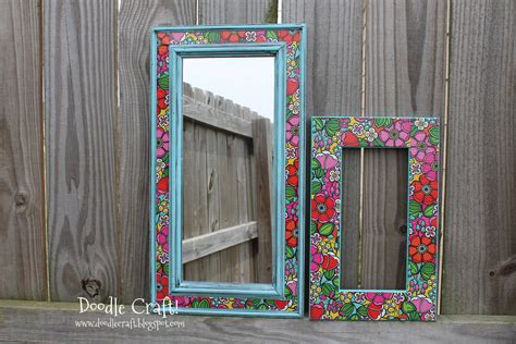This is super cool and easy idea to decorate a vacant wall in your house. Doodlecraft: Duct Tape Picture Frame!