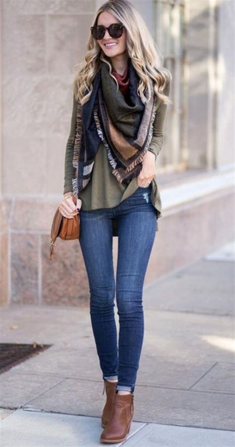 chelsea ankle boots fall outfit with jeans fall boots outfit fashion fall outfits