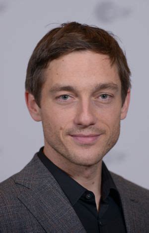 Наиболее известен своими ролями в фильмах «красный барон», «комплекс баадера — майнхоф», «чтец» и телефильме «наши матери, наши отцы». Volker Bruch | Biography, Movie Highlights and Photos ...