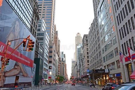 De Stad Van Fifth Avenue New York Tussen 48ste En 47ste Straat