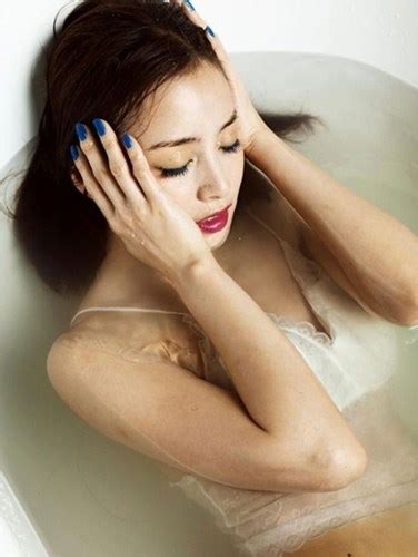 10 Sexiest Pictures Of Kim Tae Hee Daily K Pop News
