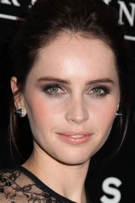 All Of The Secrets To October Y Smoky Eyes Like Felicity Jones Glamour