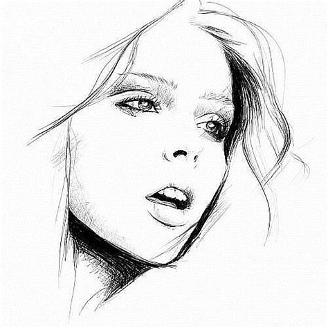 Фото Красивая нарисованная простым карандашом девушка