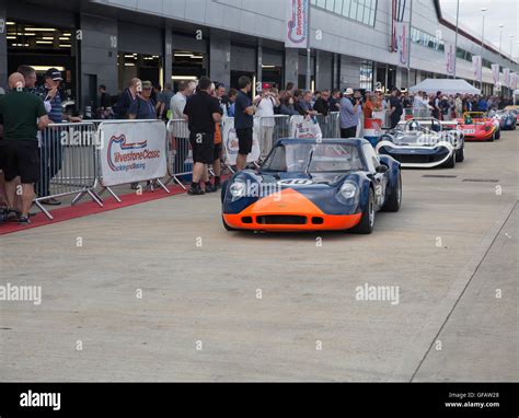 Silverstonetowcesteruk30th July 2016cars Line Up On The Grid For