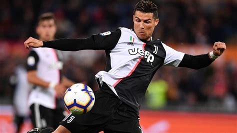 Cristiano ronaldo dos santos aveiro) родился 5 февраля 1985 года в фуншале (о. Ronaldo: Zwischen Lichtgestalt und Heldendämmerung | NDR ...