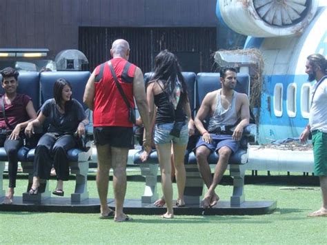 Bigg Boss 8 Latest Task Bigg Boss 8 Deepshika Nagpal Team Wins Preetams Team Loose First