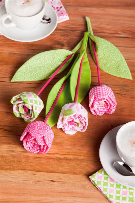 Unsere kostenlosen anleitungen für muttertagsgeschenke zum selber machen kannst du hier herunterladen. Anleitung: Blumenstrauß nähen