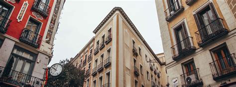 Encuentra también pisos en alquiler y pisos obra nueva en barcelona. ¿Quién compra casa en Madrid o Barcelona?
