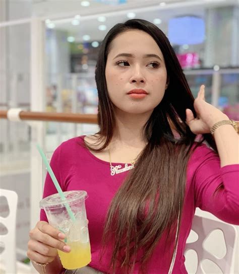 Immersive online lessons for all ages. Syahera Beauty 💐 บน Instagram: "Camera pun I tak pandang ...