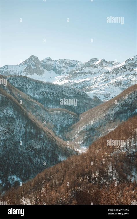 View On The Snowy Mountain Chain Of The Pyrenees Stock Photo Alamy