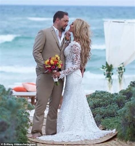 Jason Aldeans Wife Brittany Shares Rare Photo From Their Romantic Nuptials Readsector