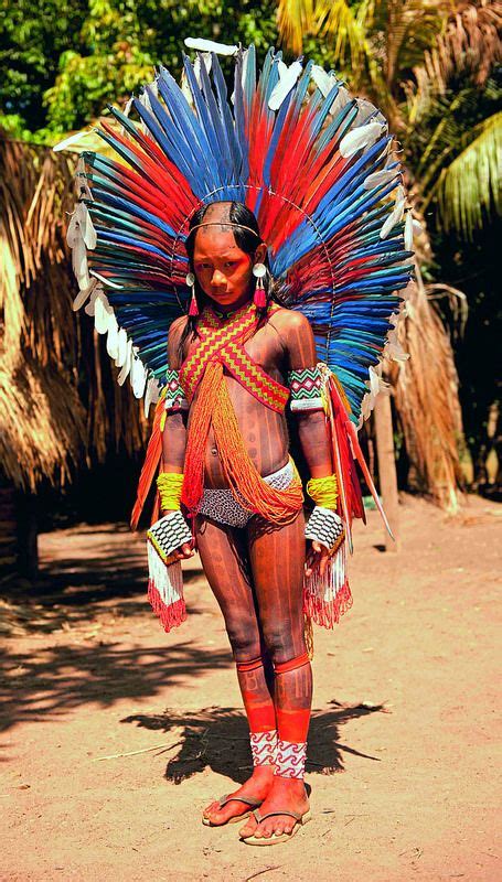 Menina Vestida De ‘rainha Kayapo Foto Thiago Oliveira Colecao Museu Do Indio 2011 By