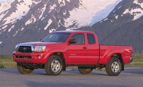 The 2018 tundra also offers a v8 engine option whereas the 2018 tacoma does not. 2008 Toyota Tacoma
