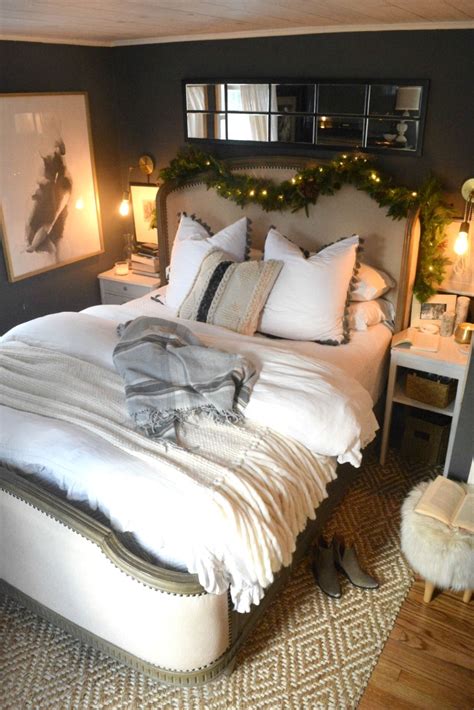 Maybe you would like to learn more about one of these? Christmas Bedroom Ideas- Simple Garland and Cozy Bedding ...