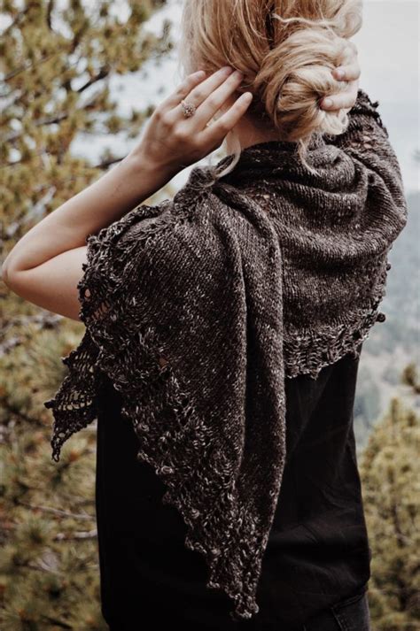 Free knitting pattern, knit, free online knitting pattern, knitting patterns, knitting design, knit design, strickmuster, strickanleitung, gratisanleitung this crescent shaped shawl can be knitted in sock weight (fingering) yarn or in lace weight. Moonlit Shawl Knitting Pattern by Darling Jadore, Half ...
