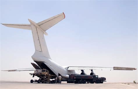 Powerplantsfour 117.7kn (26,455lb) aviadvigatel (soloviev) d30kp turbofans. Russian Navy Ilyushin Il-76 Unloads Cargo | Aircraft ...