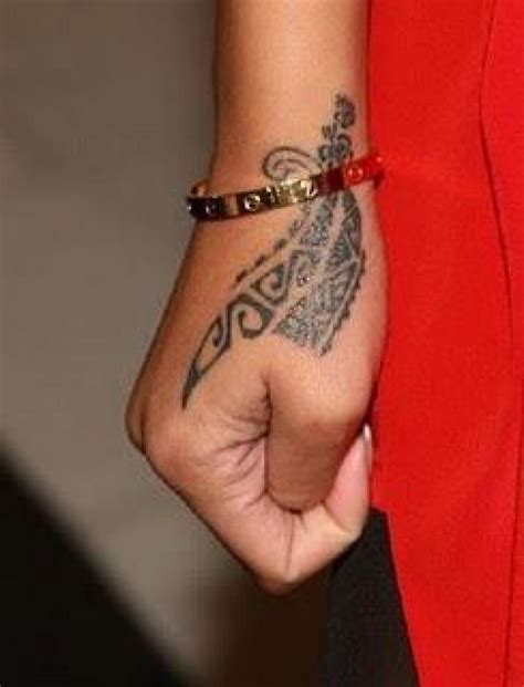 Tatouage Maori Poignet Rihanna Rihanna Hand Tattoo Tribal Hand Tattoos