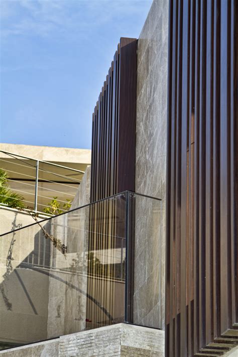 Timber vertical fin cladding for contemporary house - TechnoWood