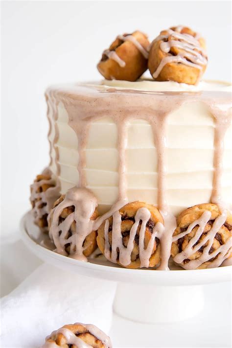 This Cinnamon Roll Cake Is Packed With Cinnamon Flavour A Layer Of