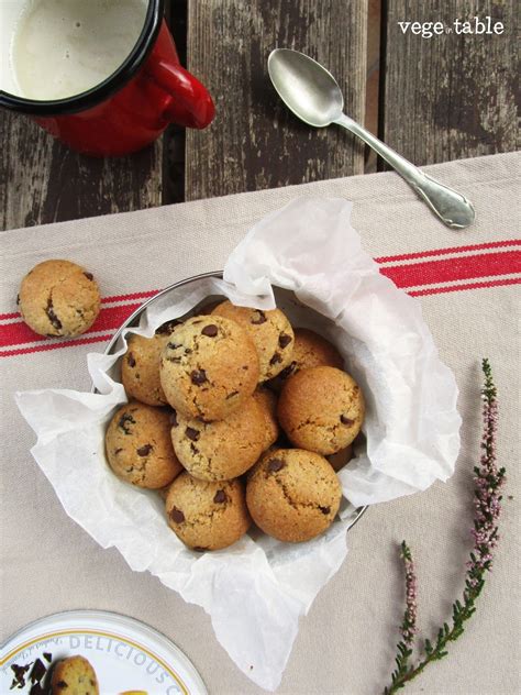 Biscotti mandorle e cioccolato foto ricettasprint. vegeintable: Biscotti alle Mandorle con Uvetta e Gocce di ...
