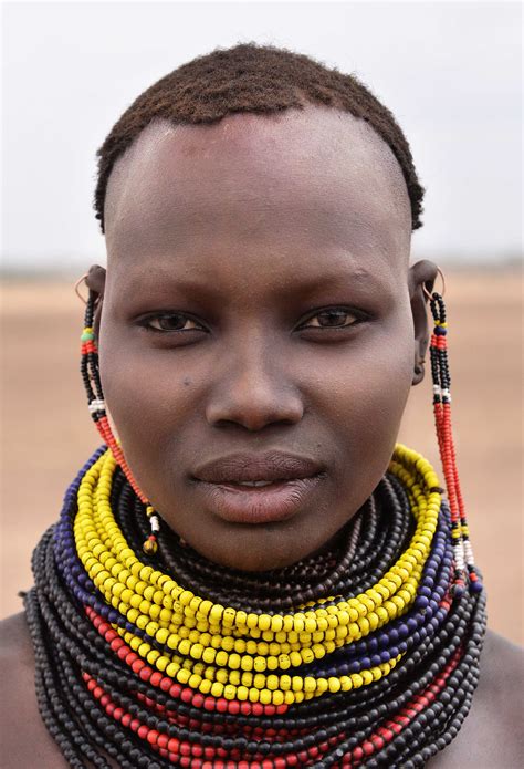 Beaded Nyangaton Tribe Ethiopia © Rod Waddington Tribos Mulheres Africanas