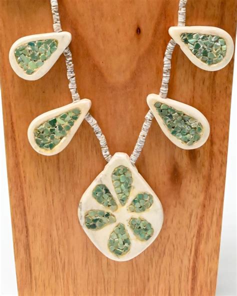 201128 69 Santo Domingo Turquoise And Shell Paddle Necklace