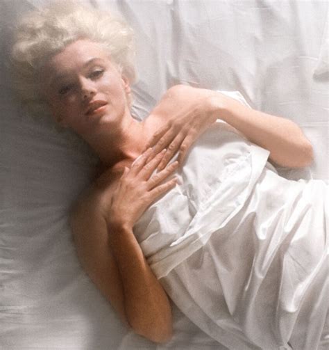Marilyn Monroe Nude Wrapped In White Bed Sheets Celebrity Porn Photo