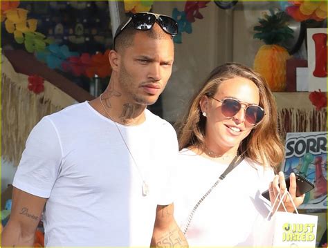 hot felon jeremy meeks and chloe green share a kiss while shopping at her store photo 3928752