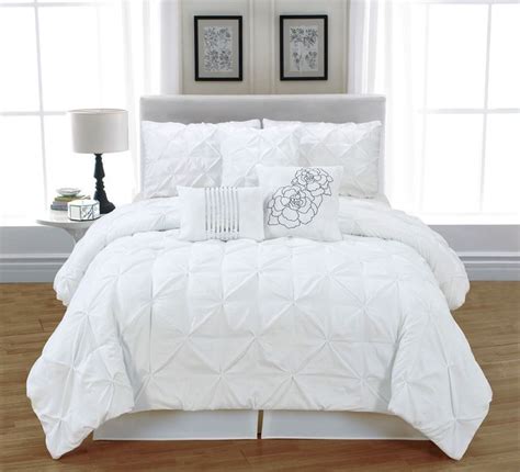 Get Alluring Visage By Displaying A White Comforter Sets