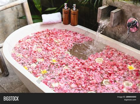 Your favorite blooms — from roses and peonies to lilies and daisies — send. Bath Tub Flower Petals Image & Photo (Free Trial) | Bigstock