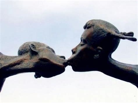世界10大最著名的接吻雕塑，胜利之吻雕塑榜首，你知道几个？伦敦