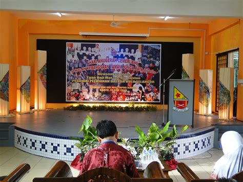 Anugerah usahawan cemerlang selangor pada tahun 1995 oleh dewan perniagaan melayu selangor. Sekolah Kebangsaan Taman Bunga Raya (1): PANORAMA
