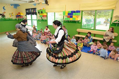 Aprendiendo Con La Música Y El Baile En La Escuela Infantil Municipal