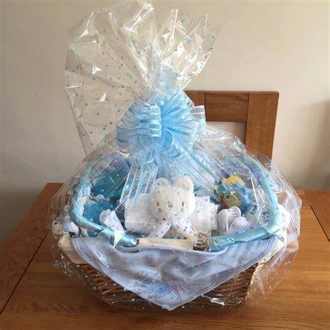 Baby shower gift basket is very easy to make and put together, of course, it would be very nice. 90 Lovely DIY Baby Shower Baskets for Presenting Homemade ...
