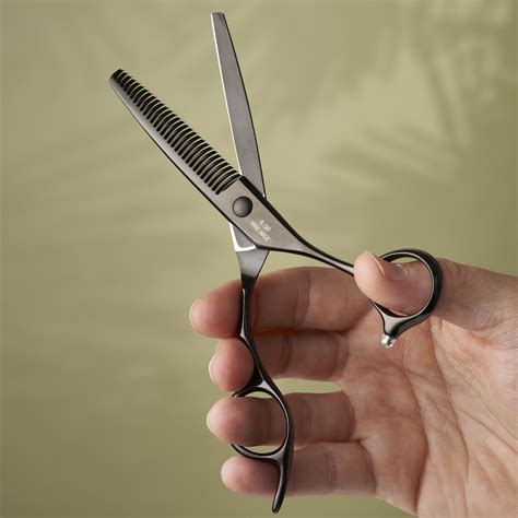 Everything You Need To Know About Leaf Scissors