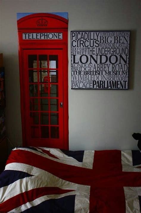 London Bedroom Idea I Want To Do This With London S Bedroom But Use Lots Of Pink Accents